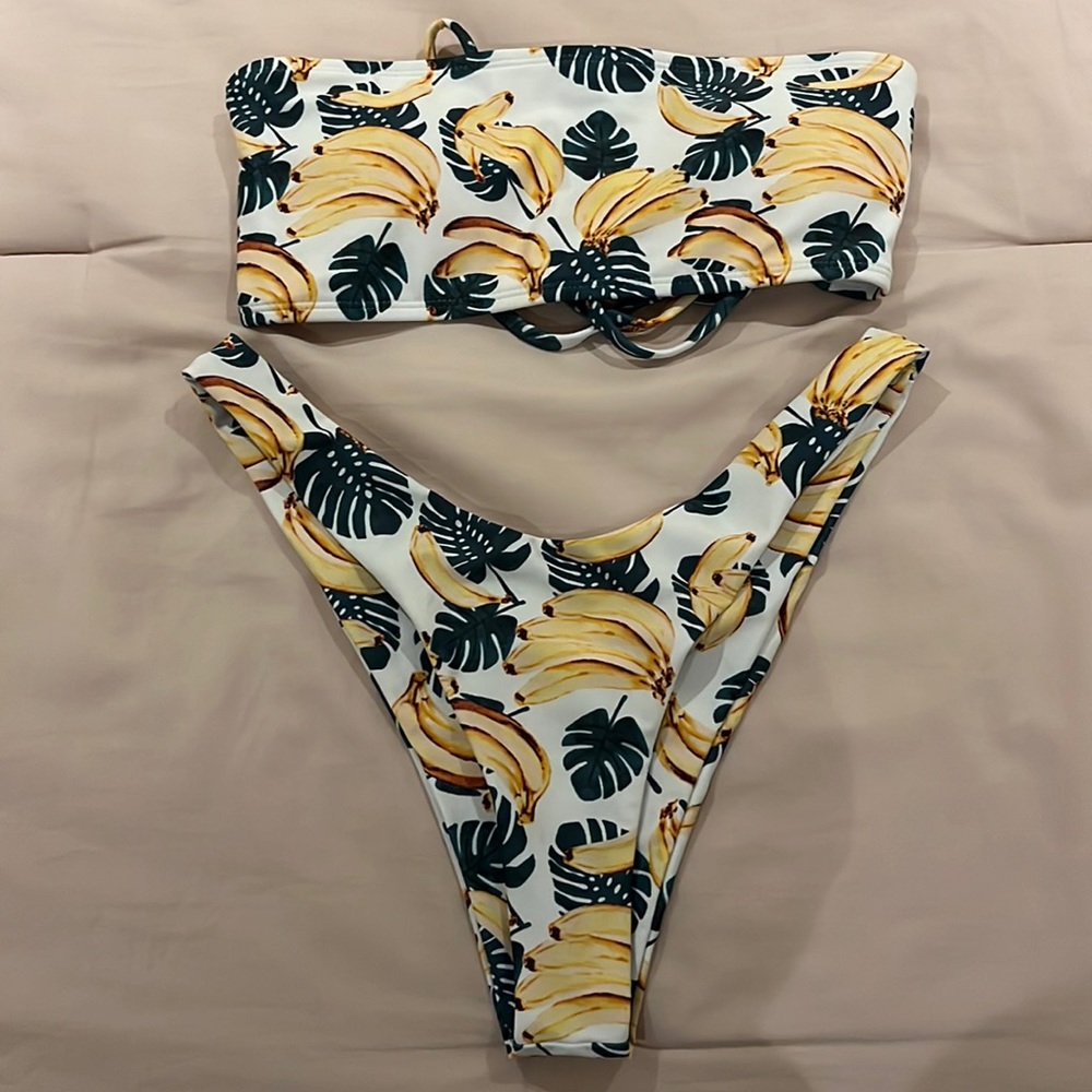 Banana and palm patterned bikini